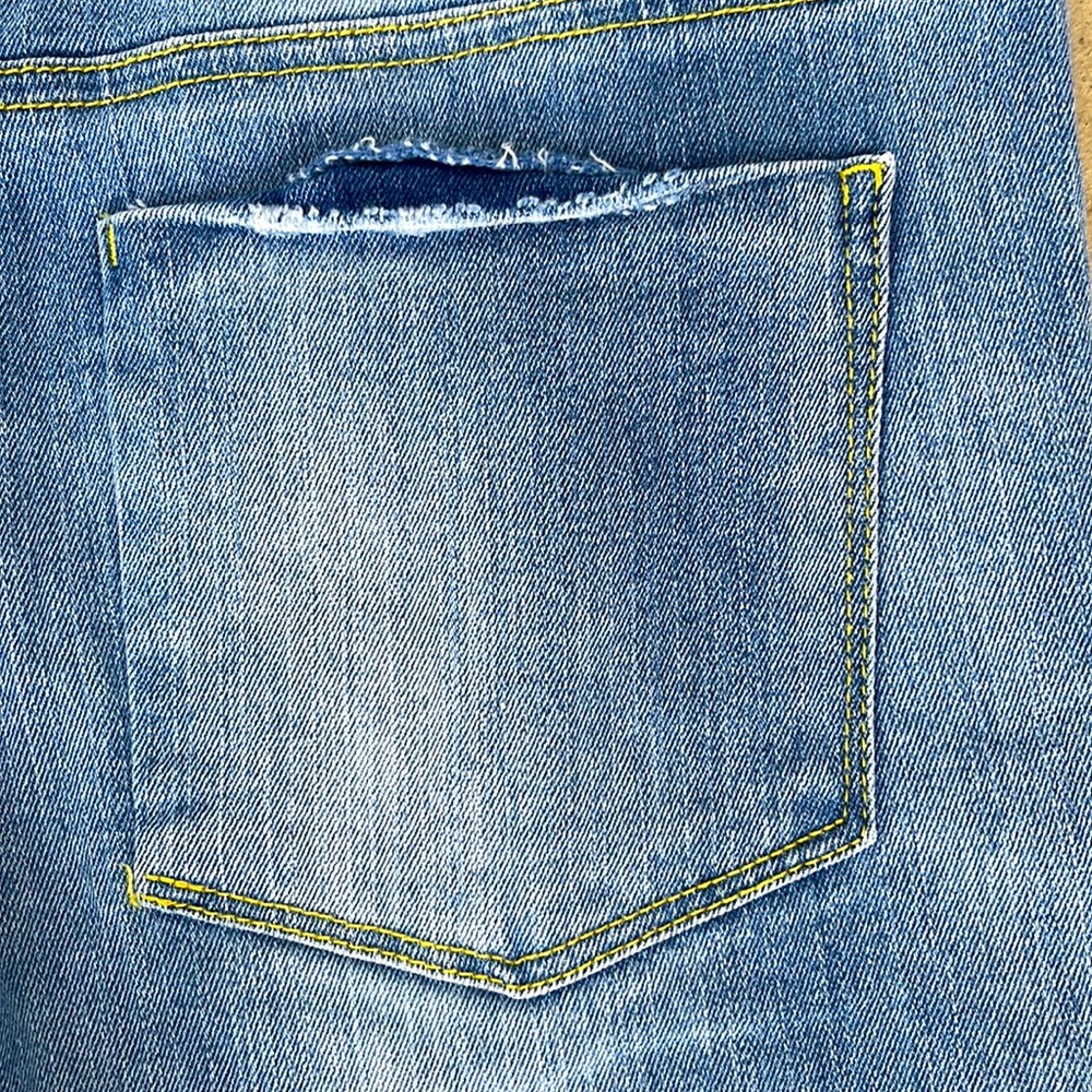 EUC Generra denim distressed capris - Picture 14 of 16